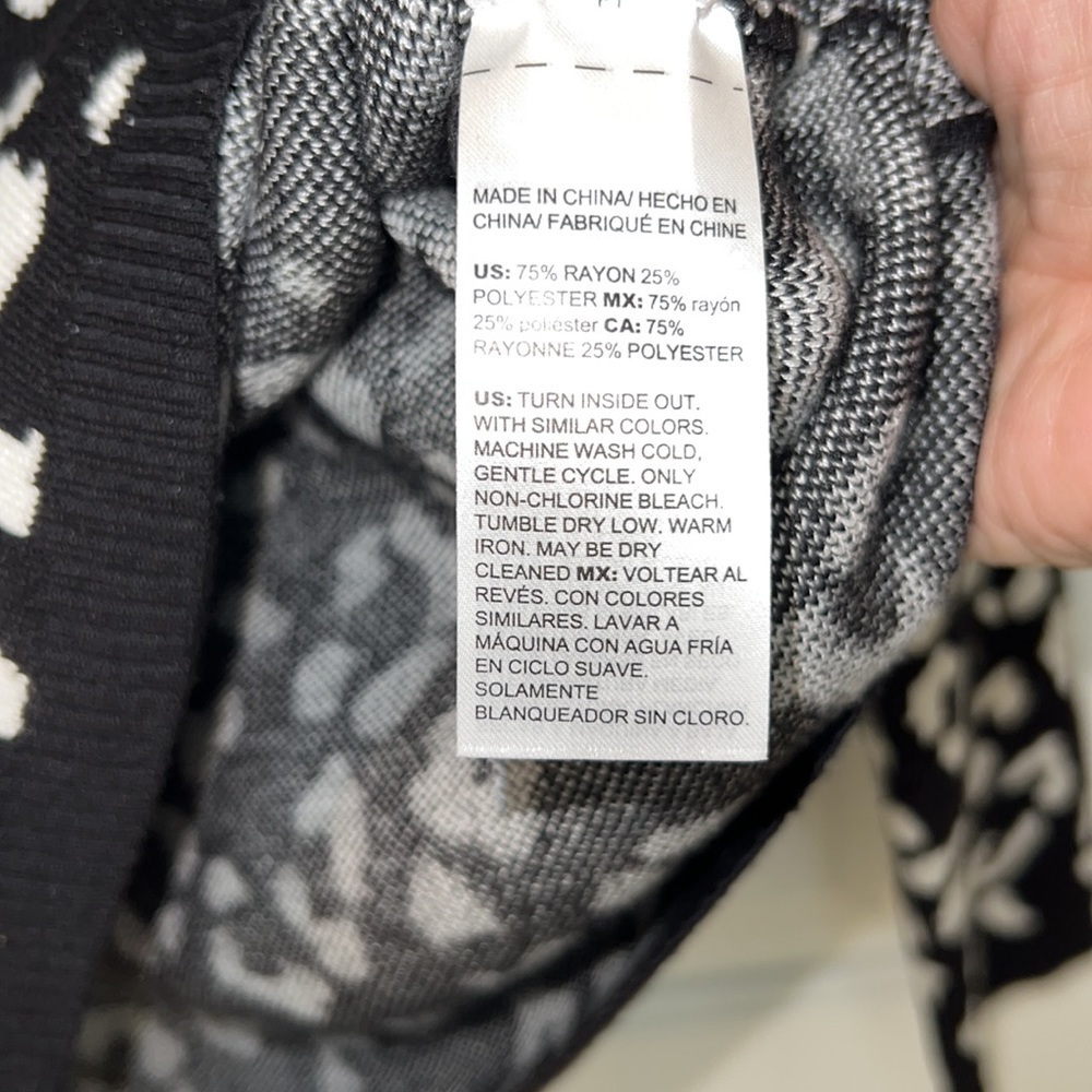 Chico’s Animal Print Sweater Crewneck Small (Chico’s 0) Black White - Picture 9 of 10